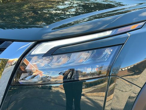 Certified 2025 Nissan Pathfinder Platinum w/ Cargo Package image 4