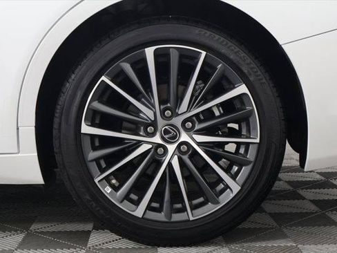 Certified 2025 Lexus ES 300h w/ Premium Package FWD image 16