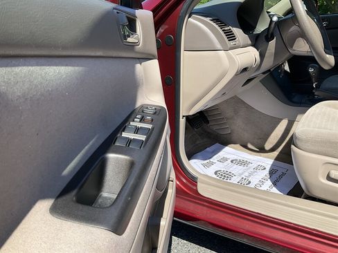 Used 2005 Toyota Camry FWD image 21