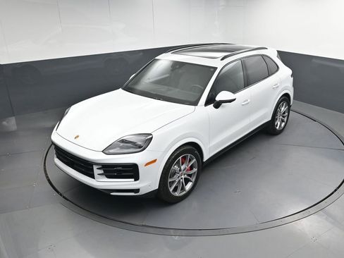 New 2025 Porsche Cayenne S AWD/4WD image 32