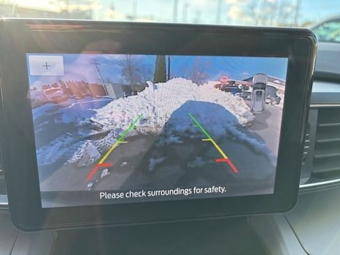 Used 2024 Ford Explorer XLT w/ Equipment Group 202A image 21