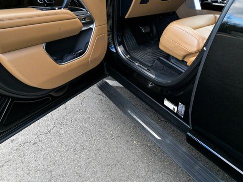 Used 2023 Land Rover Range Rover SE image 18