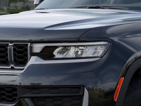 New 2026 Jeep Grand Cherokee Altitude AWD/4WD image 18