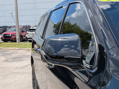 Used 2022 GMC Yukon XL SLT w/ SLT Premium Package AWD/4WD image 12