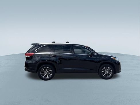 Used 2019 Toyota Highlander XLE FWD image 9