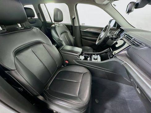 Used 2023 Jeep Grand Cherokee Limited AWD/4WD image 33