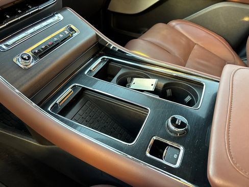 Certified 2025 Lincoln Aviator Reserve w/ Equipment Group 201A image 23