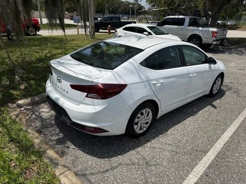 Used 2020 Hyundai Elantra SE w/ Cargo Package (C1) FWD image 3