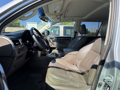 Used 2015 Lexus GX 460 w/ Premium Package AWD/4WD image 4