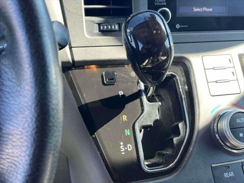 Certified 2020 Toyota Sienna XLE image 28