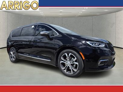 New 2026 Chrysler Pacifica Pinnacle w/ Trailer Tow Group