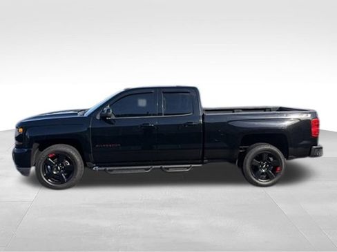 Certified 2018 Chevrolet Silverado 1500 LT w/ Redline Edition AWD/4WD image 6