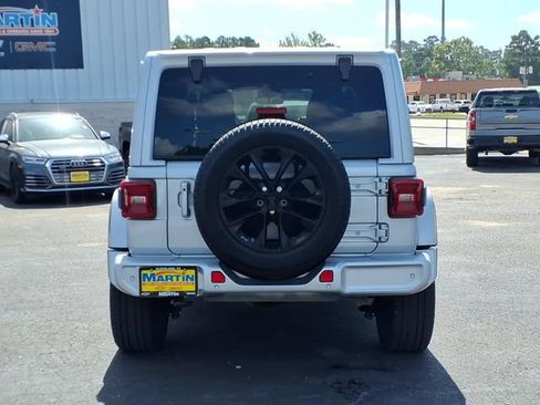 Used 2023 Jeep Wrangler Unlimited Sahara AWD/4WD image 6
