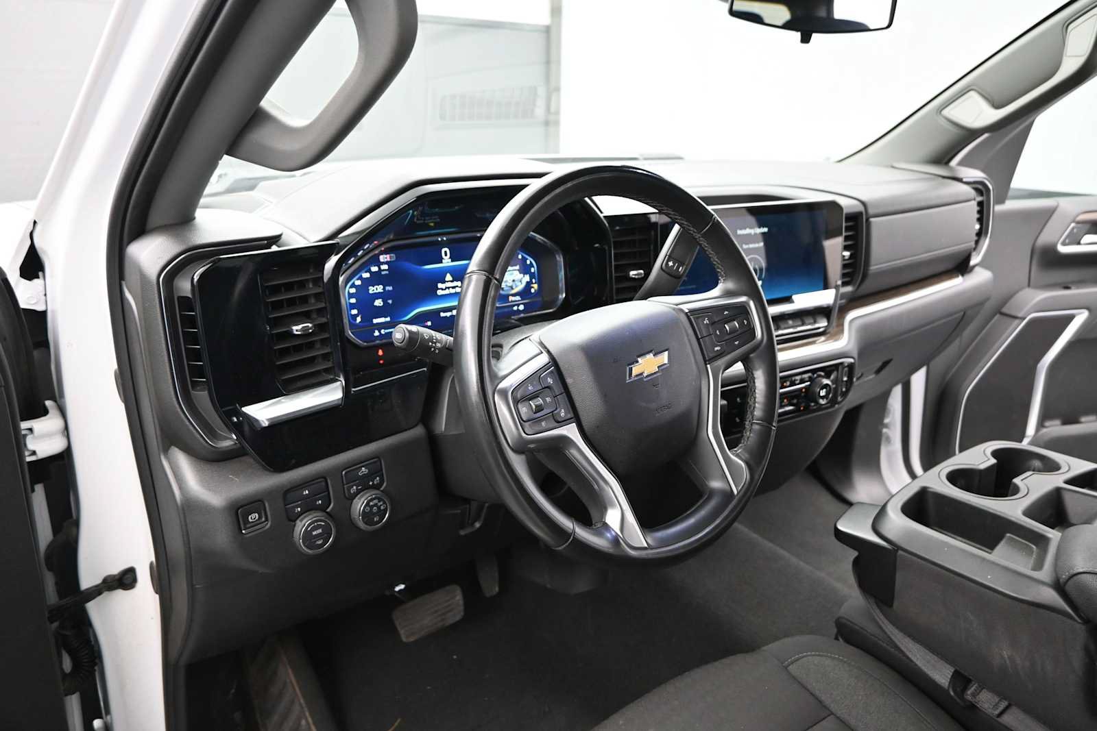 Used 2025 Chevrolet Silverado 2500 LT w/ Convenience Package AWD/4WD image 10
