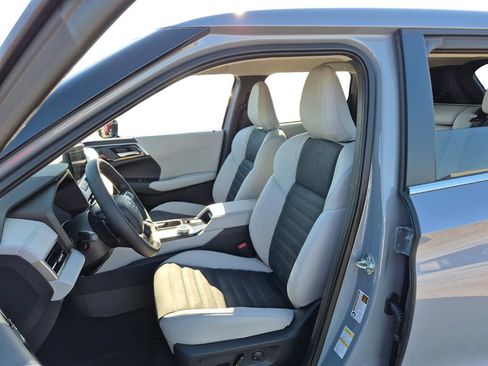 New 2026 Mitsubishi Outlander SE image 16