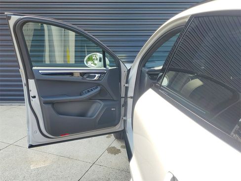 Used 2025 Porsche Macan S image 6