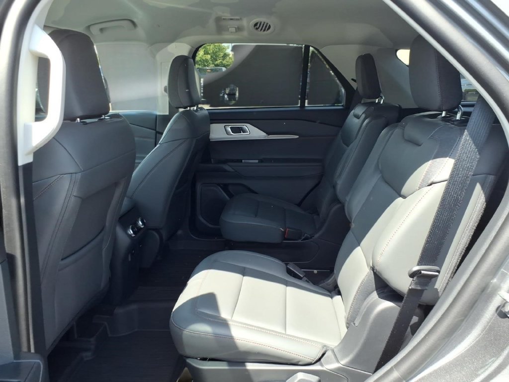 New 2026 Ford Explorer Active w/ Active Comfort Package AWD/4WD image 5
