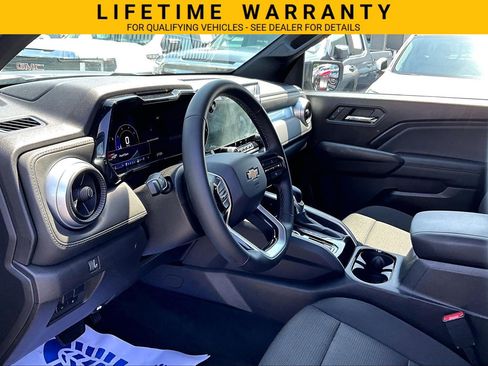 Used 2024 Chevrolet Colorado LT AWD/4WD image 14