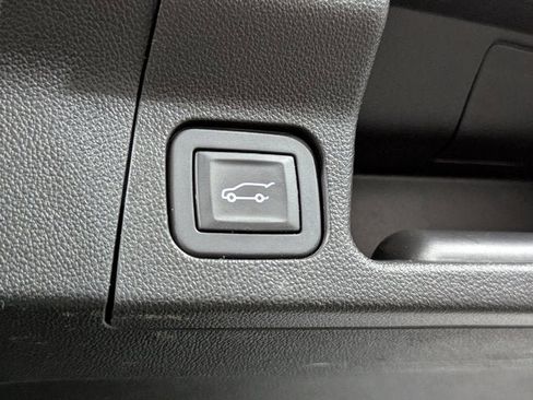 Used 2018 GMC Acadia SLE image 30