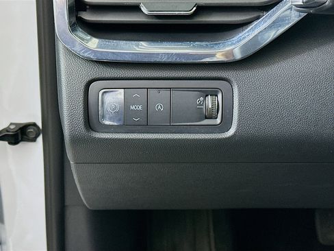 Used 2025 GMC Acadia Elevation image 17