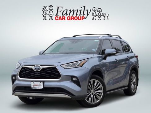 Used 2020 Toyota Highlander Platinum FWD image 1