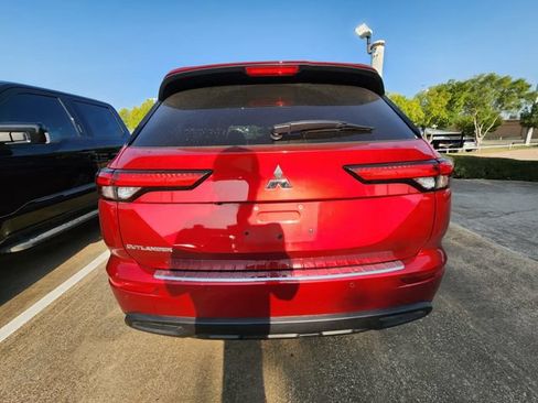 Used 2023 Mitsubishi Outlander ES FWD image 5