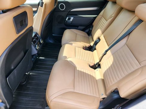 Used 2025 Land Rover Discovery Dynamic SE AWD/4WD image 11