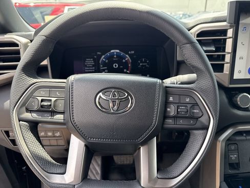 Used 2026 Toyota Tundra Limited AWD/4WD image 24