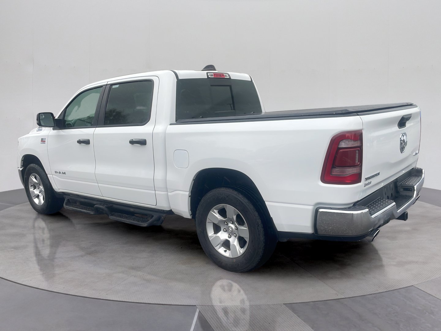 Used 2023 RAM 1500 Big Horn AWD/4WD image 3