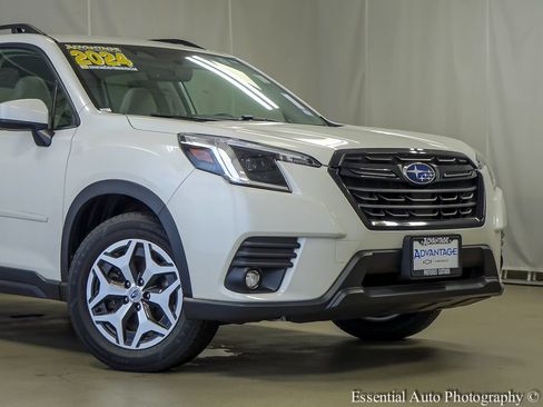 Used 2024 Subaru Forester Premium AWD/4WD image 3