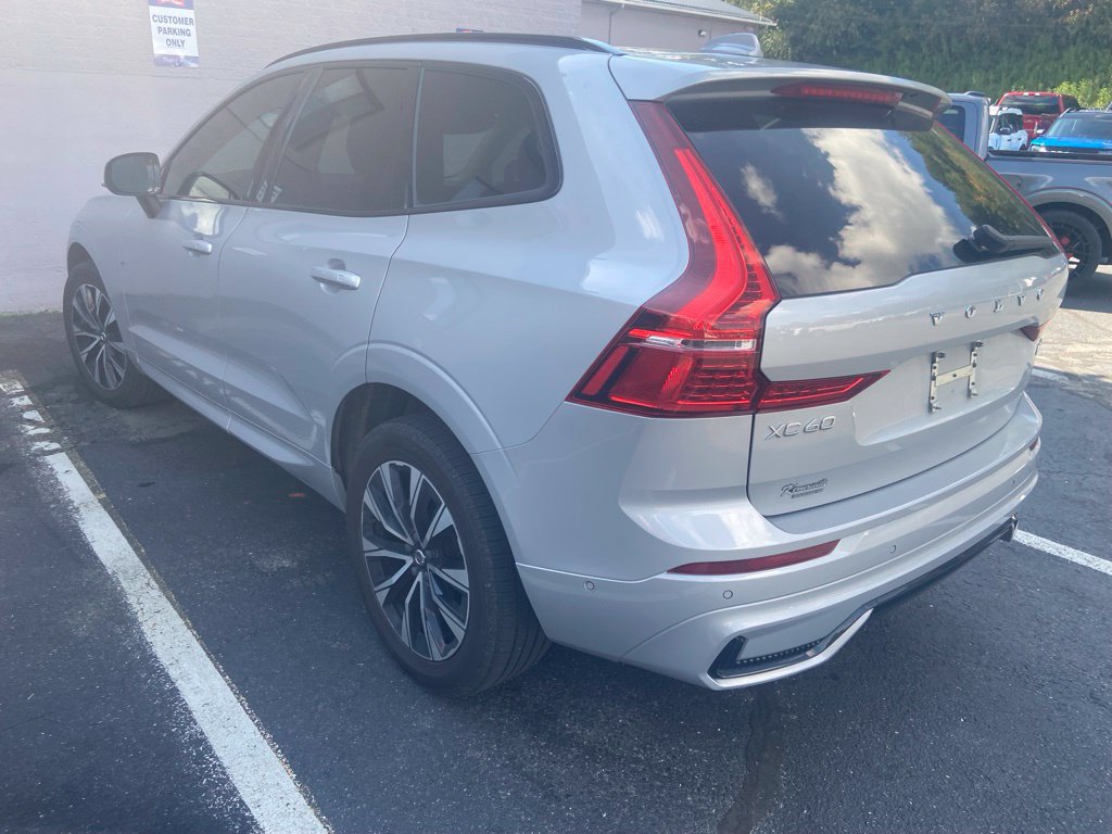 Used 2023 Volvo XC60 B5 Plus AWD/4WD image 3