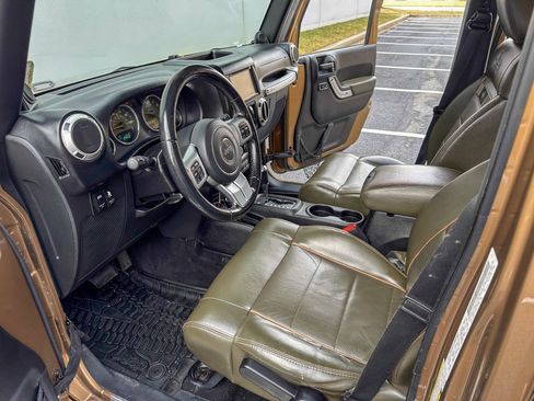 Used 2011 Jeep Wrangler Unlimited 70th Anniversary w/ Connectivity Group image 17