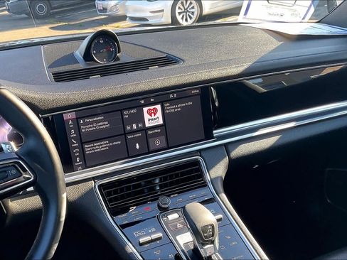 Used 2021 Porsche Panamera image 9