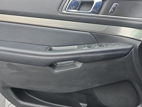 Used 2018 Ford Explorer XLT w/ Equipment Group 202A image 25