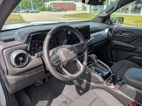 Used 2024 Chevrolet Colorado LT w/ LT Convenience Package AWD/4WD image 16