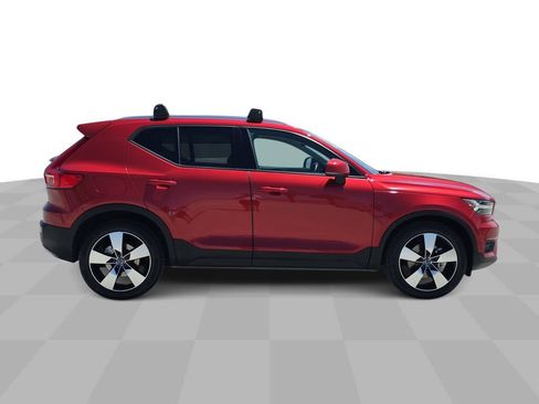 Used 2019 Volvo XC40 T4 Momentum FWD image 9