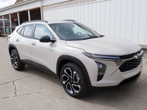 New 2026 Chevrolet Trax RS image 2