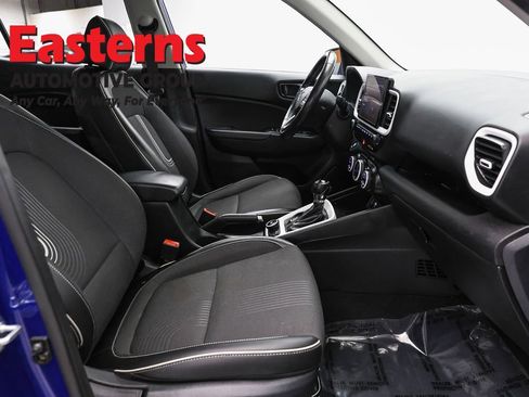 Used 2023 Hyundai Venue Limited w/ Cargo Package FWD image 25