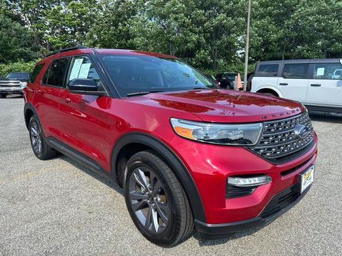 Certified 2023 Ford Explorer XLT w/ Equipment Group 202A AWD/4WD image 1