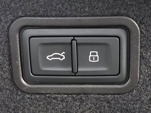 Used 2023 Audi A8 L 3.0T image 60