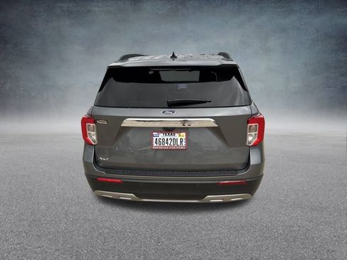 Used 2023 Ford Explorer XLT w/ Equipment Group 202A image 4