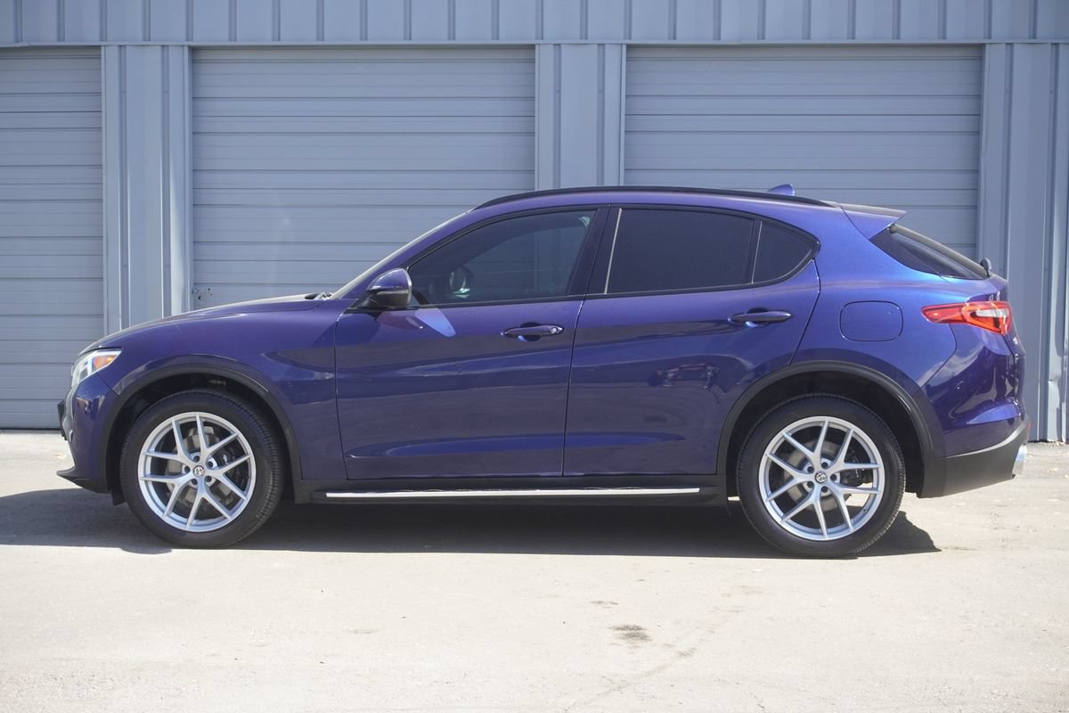 Used 2018 Alfa Romeo Stelvio Ti Sport AWD/4WD image 2