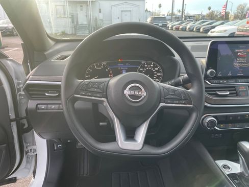 Used 2025 Nissan Altima 2.5 SV image 29