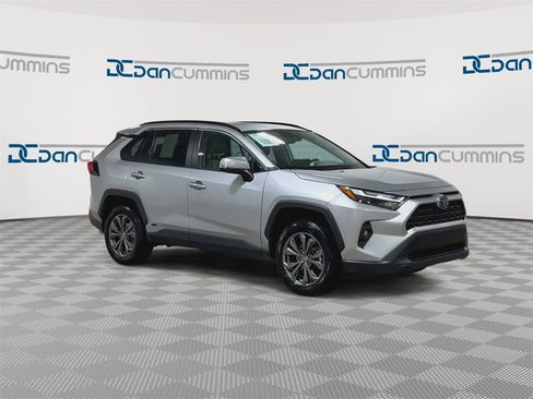 Used 2022 Toyota RAV4 XLE Premium image 2