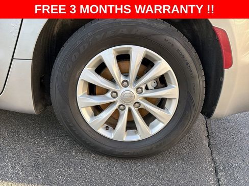 Used 2017 Chrysler Pacifica Touring-L w/ 13 Speaker Alpine Sound Group image 34