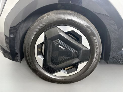 Used 2024 Kia EV9 Land AWD/4WD image 38