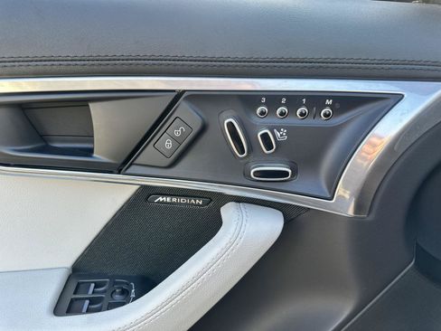Used 2018 Jaguar F-TYPE Convertible RWD image 13