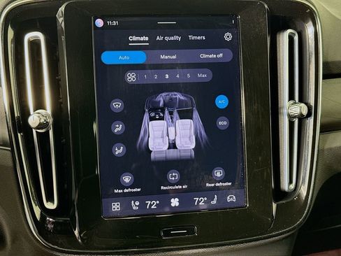 Used 2023 Volvo XC40 Recharge Ultimate AWD/4WD image 17