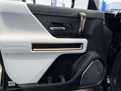 Certified 2024 GMC Hummer EV 2X w/ Extreme Off-Road Package image 20