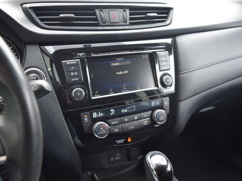 Used 2018 Nissan Rogue SV image 14